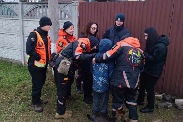 Поліція і пошуковий загін