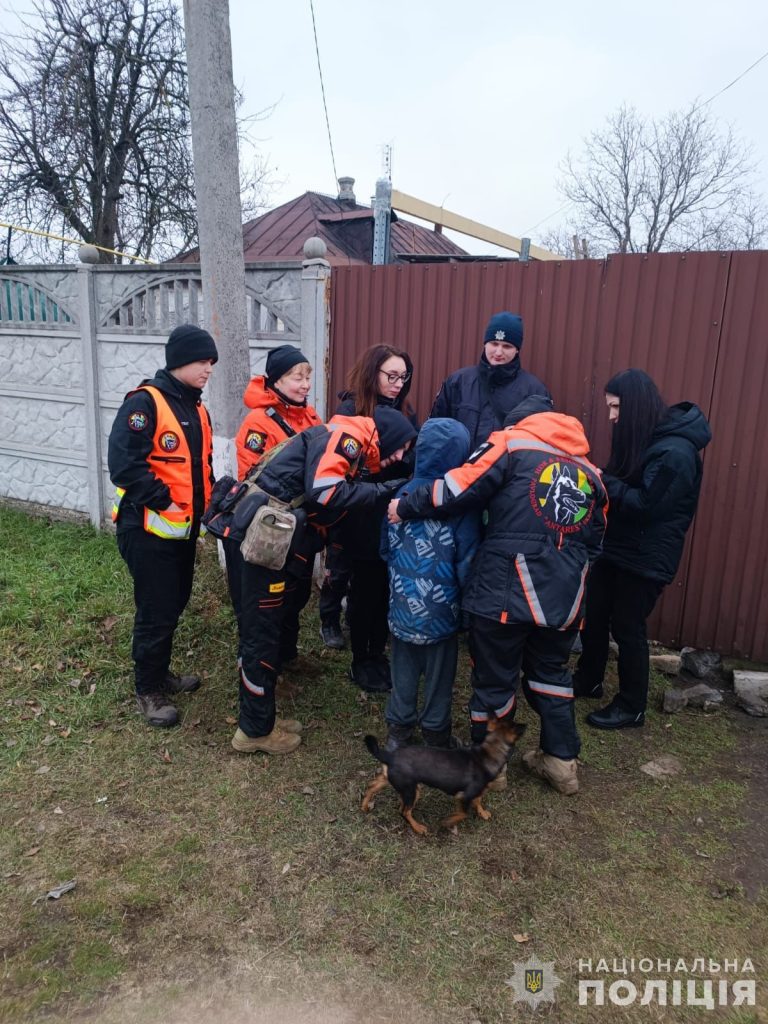 Поліція і пошуковий загін