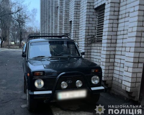 Військовий автомобіль