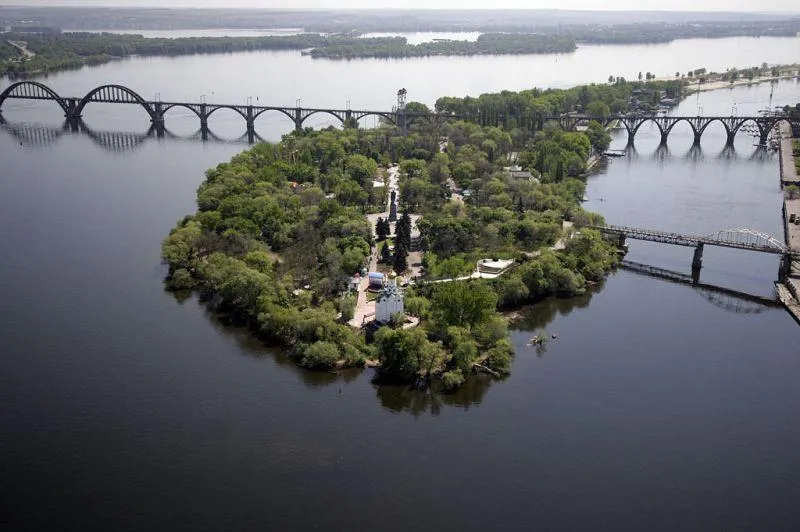 Монастирський острів