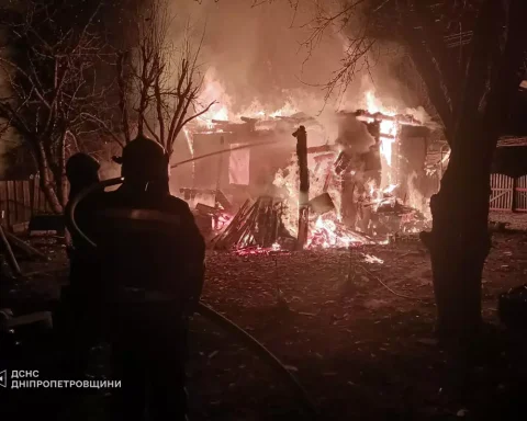 ДСНС ліквідують пожежу