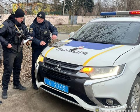 Поліція виписує протокол