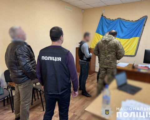 Поліція вручає підозру