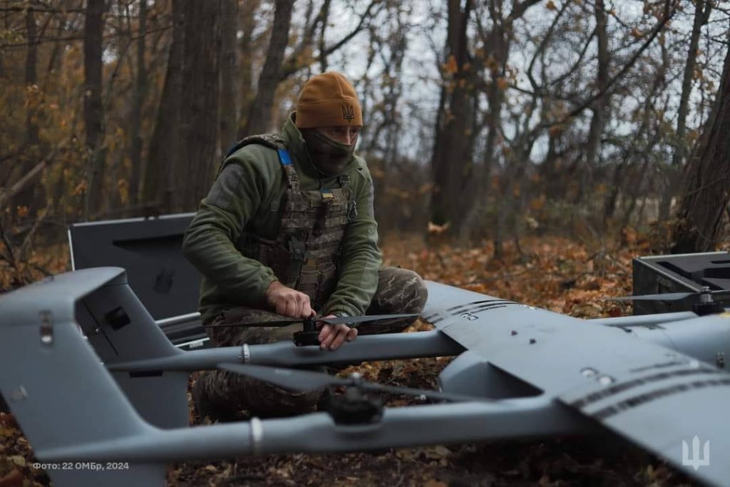 Українські дрони і військовий України