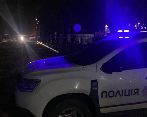 Поліція приїхала на місце вибуху біля ТЦК у Павлограді