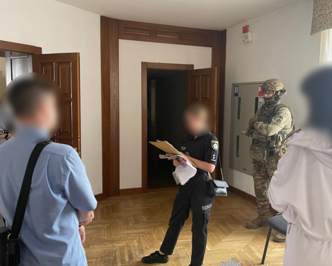 Поліція вручає підозру ексзаступнику мера Дніпра