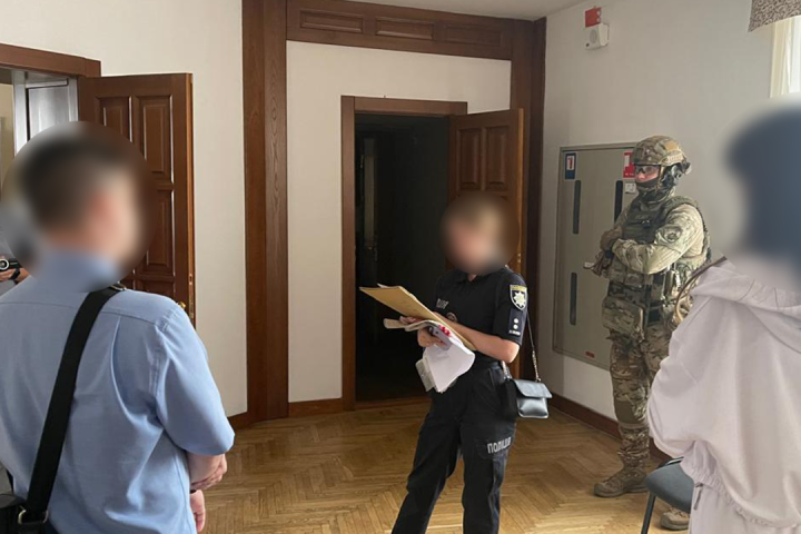 Поліція вручає підозру ексзаступнику мера Дніпра