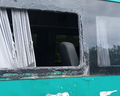 Наслідки обстрілу евакуаційного автобусу
