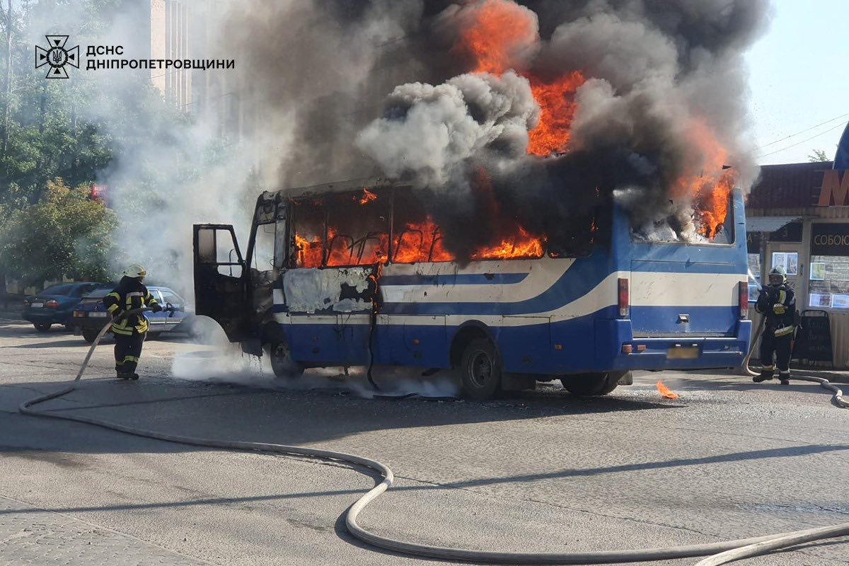 Автобус в полум'ї