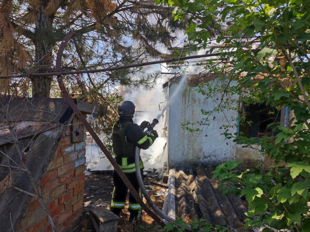 ДСНС ліквідують пожежу