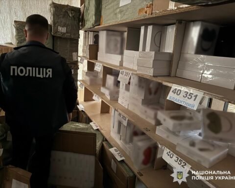 Викриття підробної техніки Apple на Дніпропетровщині