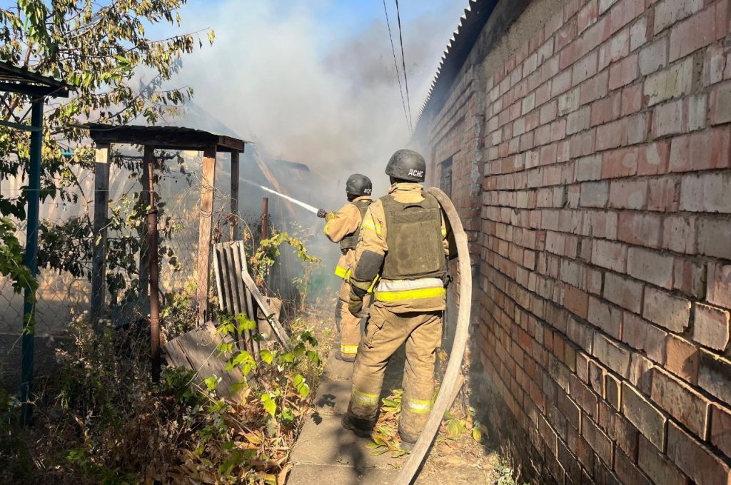 ДСНС ліквідують наслідки обстрілу