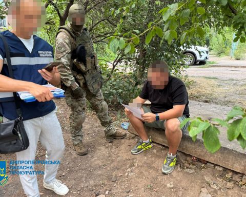 Вручення підозри волонтеру
