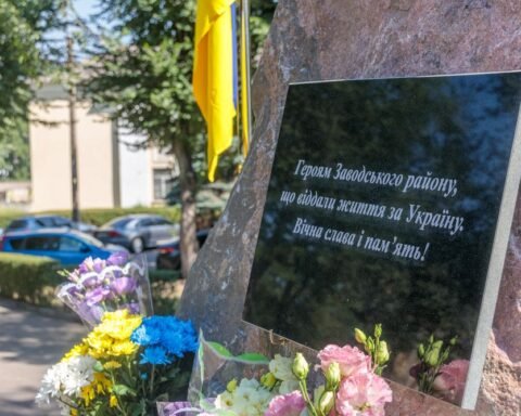 Пам'ятник героїв в Кам'янському