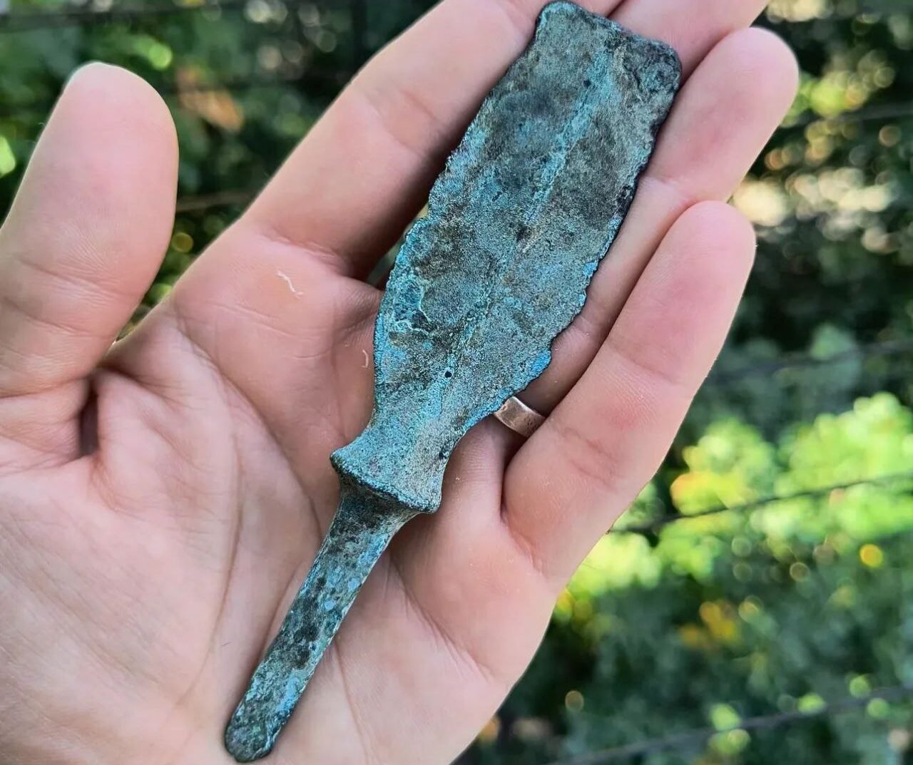 Старовинний бронзовий ніж