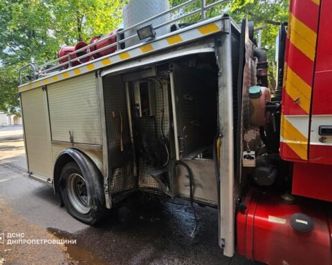 Пошкоджена машина ДСНС внаслідок удару дроном