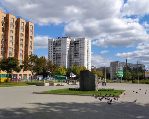 Лівобережний 3 Дніпро