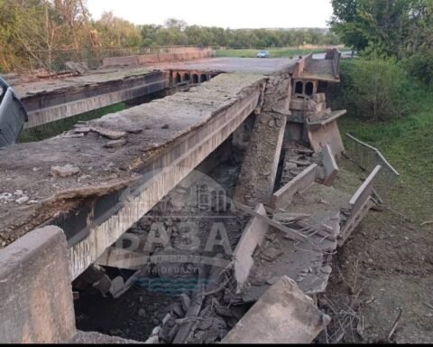 Росіяни зруйнували міст між Донеччиною і Дніпропетровщиною авіабомбами