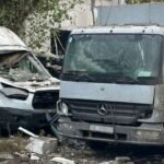 Знищені автівки внаслідок обстрілу на Нікопольщині