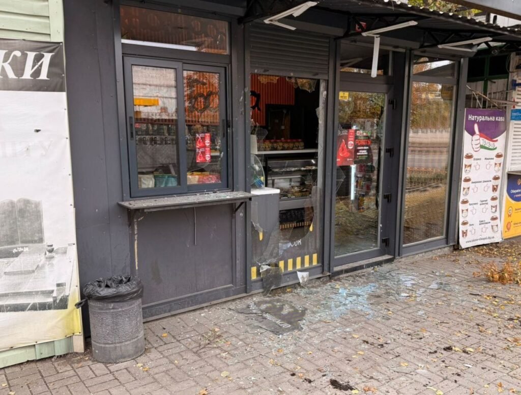 Наслідки влучання FPV дрона в Нікополі