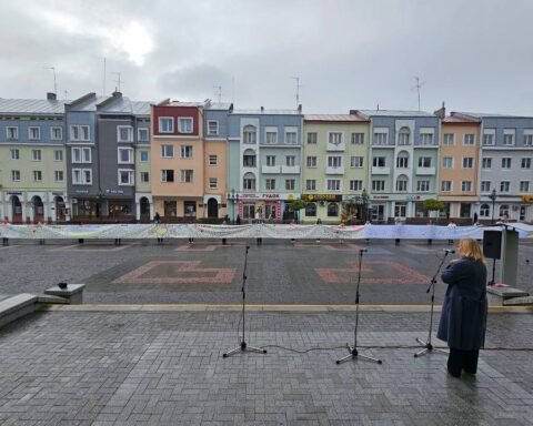 Понад 2 тисячі сердець з відбитків дитячих долоней – «Українська команда» на підтримку ЗСУ встановила новий рекорд України