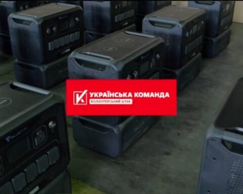 «Українська команда» передала потужні зарядні станції для батальйону «Хорт»