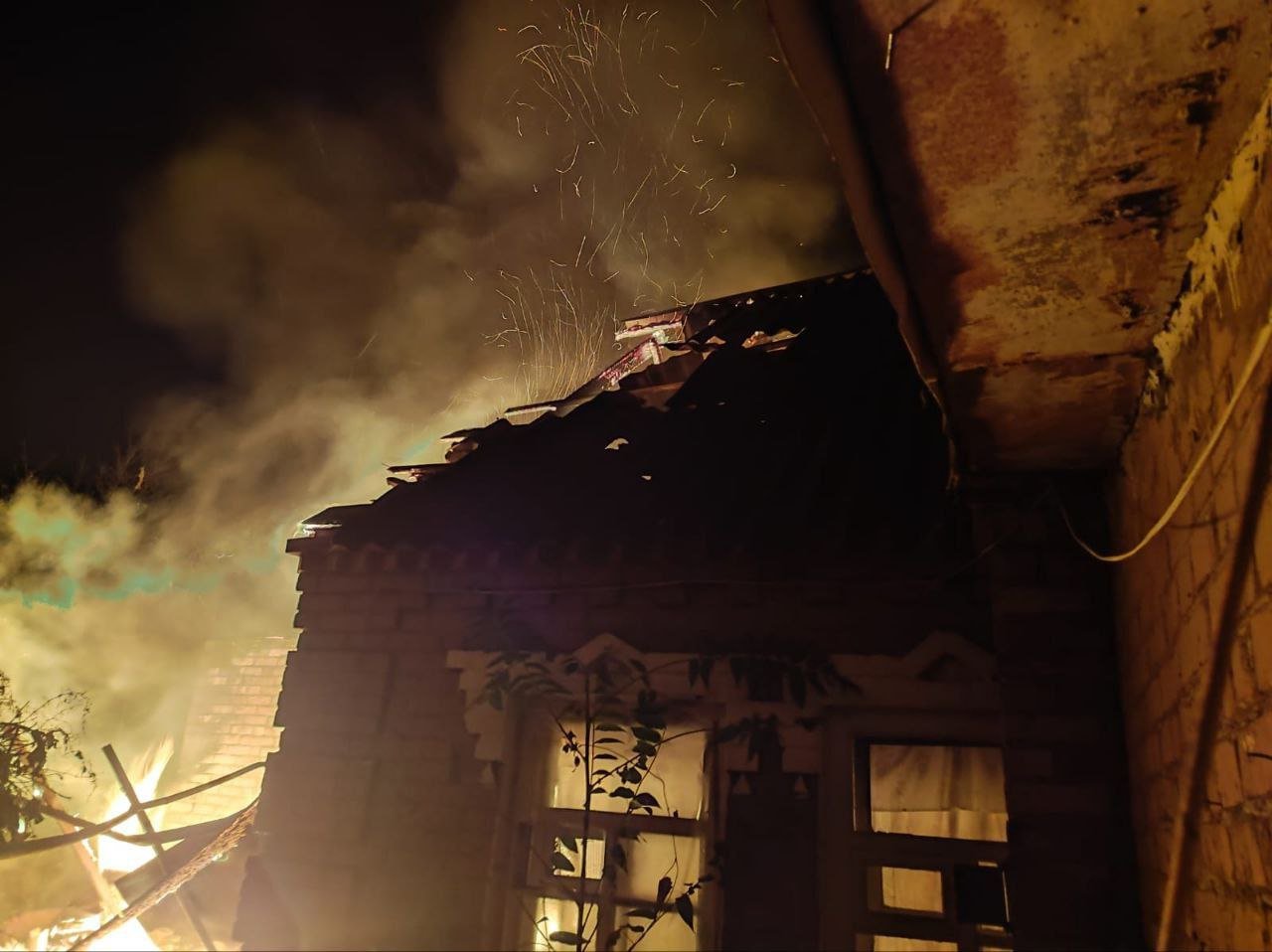 Атака дронами на Дніпропетровщині: у Нікополі та громадах зафіксовано руйнування