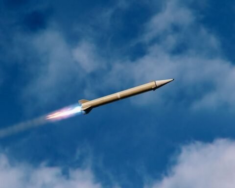 Ракетна атака по Дніпру: пошкоджено підприємство, є поранені