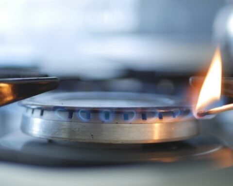 На Дніпропетровщині троє дітей отруїлися чадним газом через несправну колонку