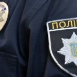 Дівчина у Кам’янському приміряла форму поліції для фото — отримала протокол