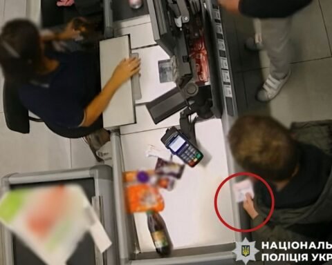 У Дніпрі чоловік викрав у військового понад 200 тисяч гривень через доступ до телефону