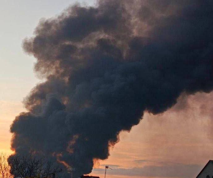 Потужний вибух у Павлограді: над містом піднявся велетенський стовп диму