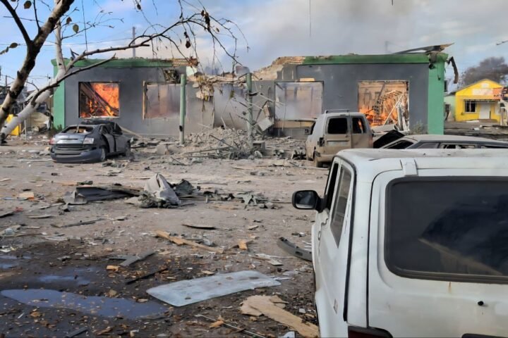 Масштабні обстріли Дніпропетровщини: загиблі, поранені та зруйнована інфраструктура