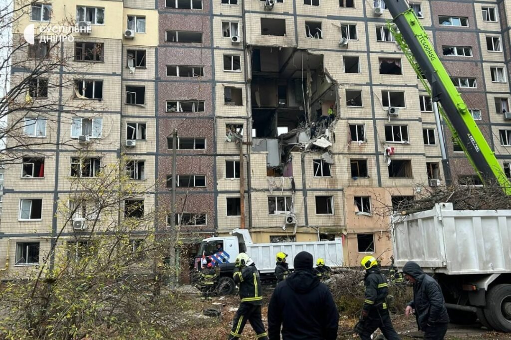 Ракетна атака рф на Дніпропетровщину: троє загиблих, щонайменше 12 поранених