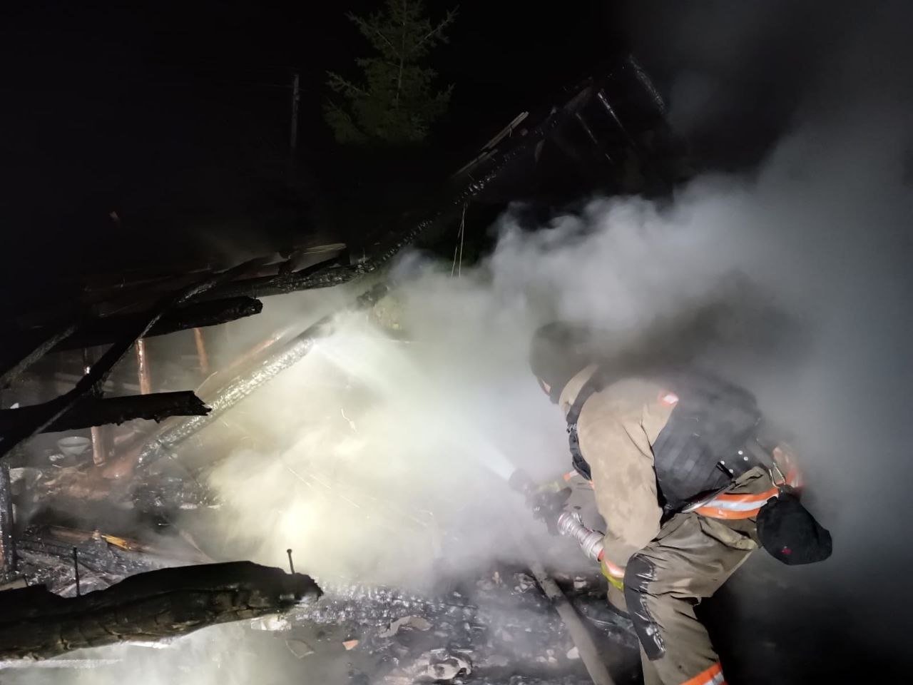 Нічна атака дронів на Дніпропетровщині: що відомо про наслідки