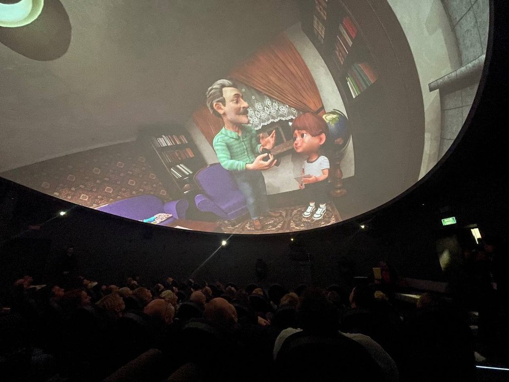 У Дніпрі презентували перший український повнокупольний мультфільм про космос