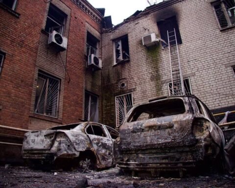 Масована атака дронів на Дніпро: є постраждалі та значні руйнування