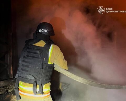 Нічна атака дронами на Дніпропетровщині: поранені, пожежі та знищена інфраструктура