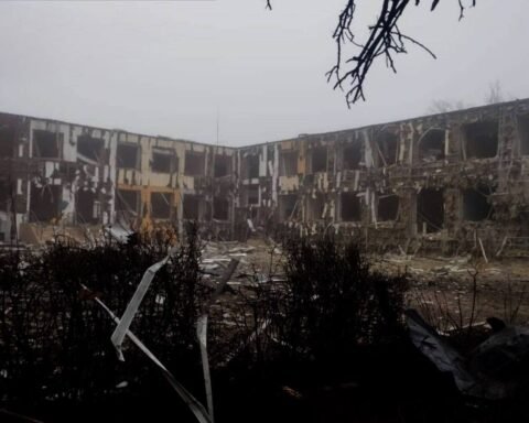 Ракетна атака зруйнувала найбільшу школу Межівської громади на Дніпропетровщині