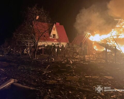 Нічні атаки на Дніпропетровщину: поранені, зруйновані будинки та пошкоджена інфраструктура
