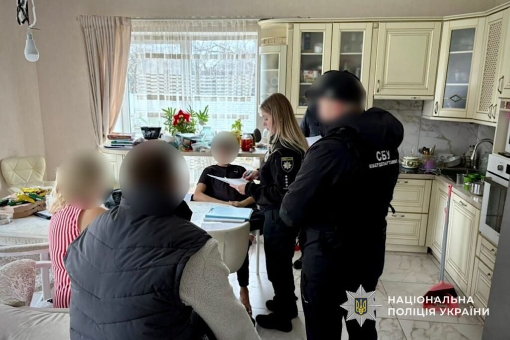 У Дніпрі викрили схему ухилення від служби за $10