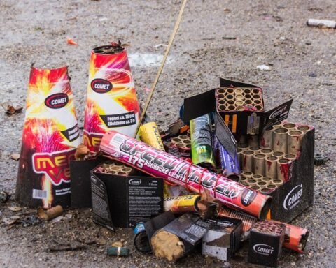 У Дніпрі запустили салют серед білого дня