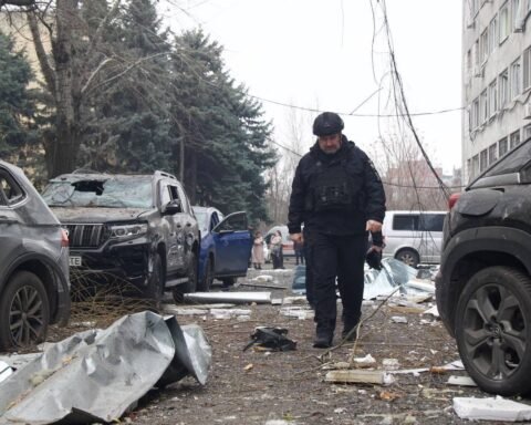 Ракетний удар по Дніпру 1 грудня: є загиблі та поранені