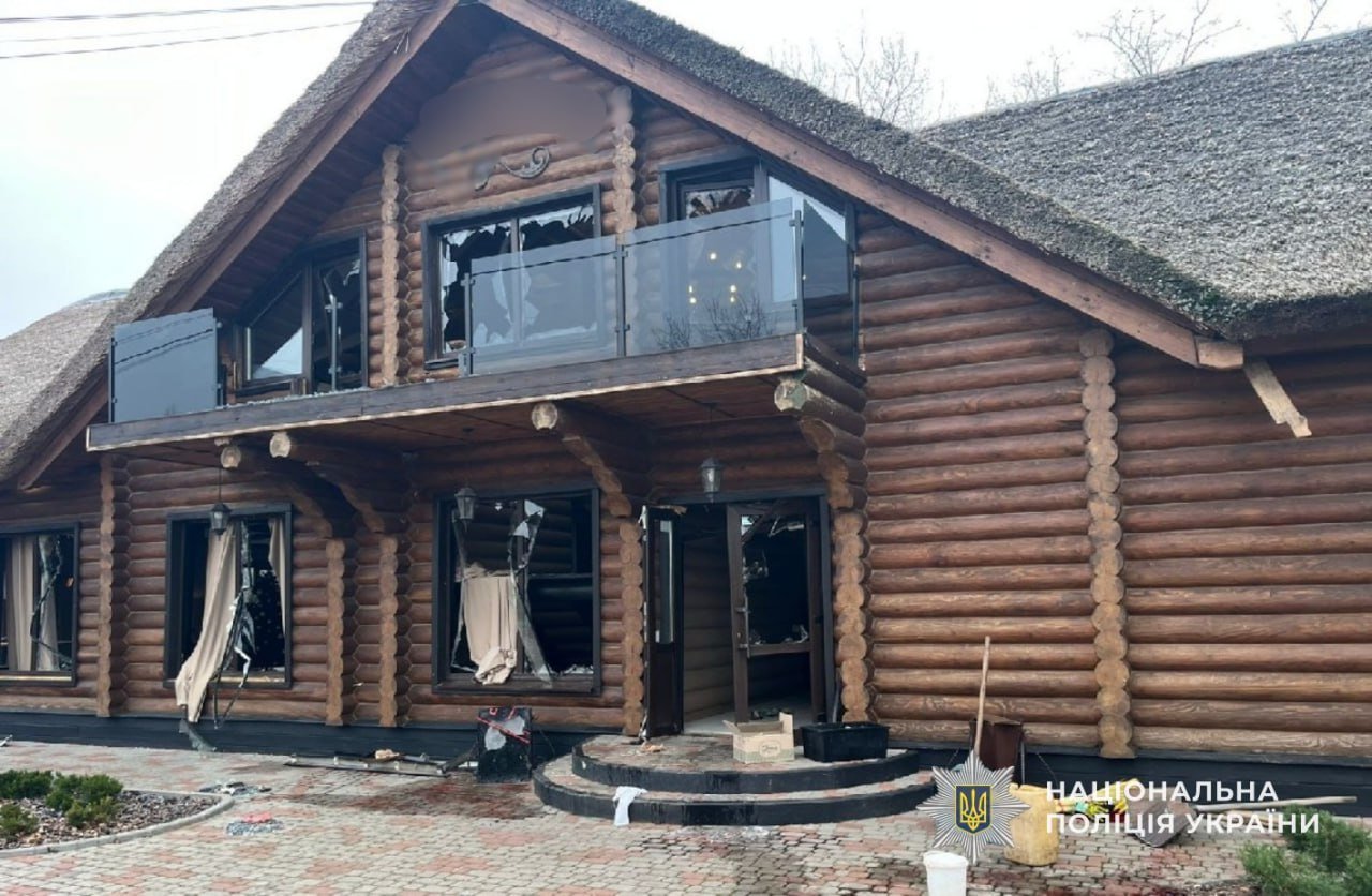 На Нікопольщині окупанти вдарили FPV-дроном по приватному будинку