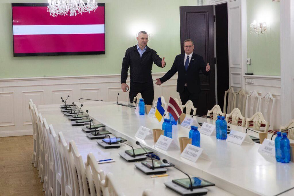 Віталій Кличко зустрівся з мером Риги Вієстурсом Кляйнберґсом