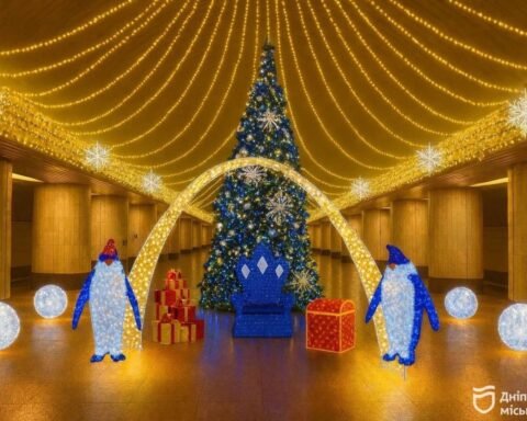 Новорічна ялинка Дніпро