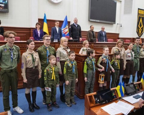 До Київради принесли Вифлеємський вогонь - символ миру й незламності українців
