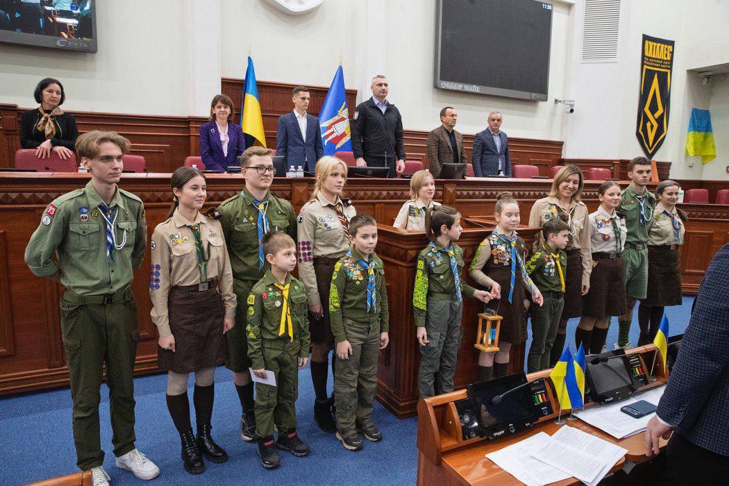 До Київради принесли Вифлеємський вогонь - символ миру й незламності українців