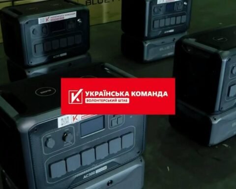 «Нашим спецам потрібна тиша та автономність»: волонтери «Української команди» передали спецпідрозділу «Рейнджер» партію зарядних станцій