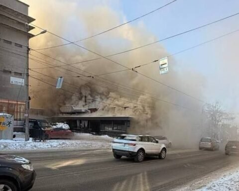 У Дніпрі спалахнула пожежа в ресторані на вулиці Архітектора Олега Петрова